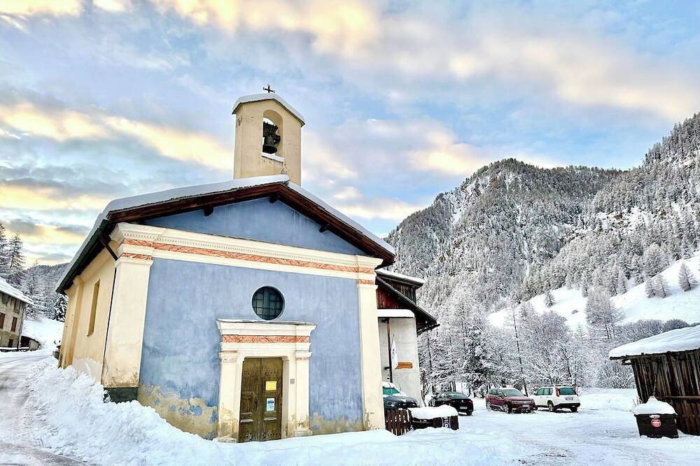Entire apartment, Casa-Le Toussiard apart dans chalet St-Véran 4-6p in Saint-Véran, Queyras