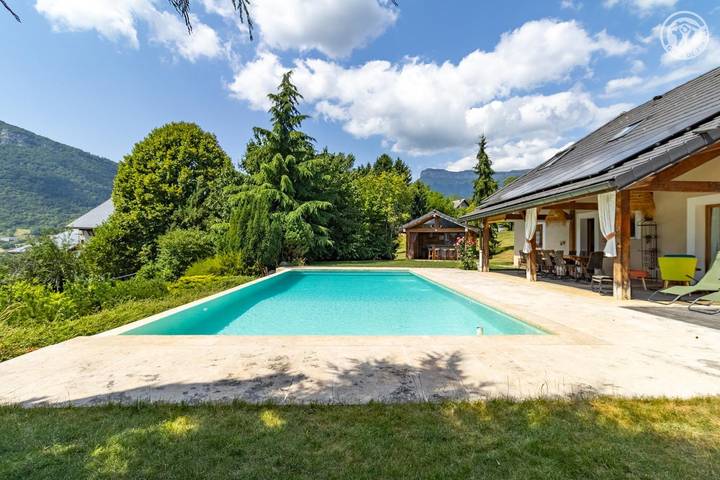 Gîte pour 10 personnes, avec Terrasse ainsi que Jardin et Piscine à Thoiry (Savoie) - 4