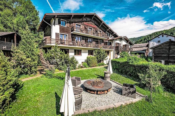 Chalet für 15 Personen, mit Sauna und Whirlpool in Chalais
