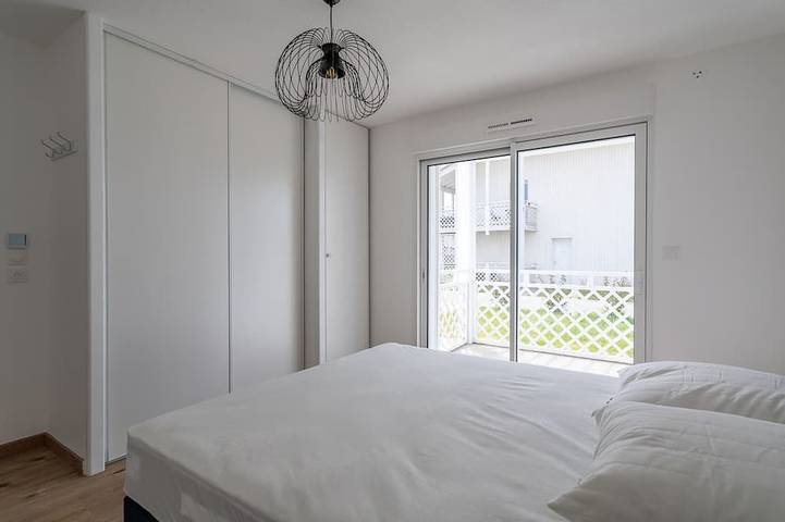 Gîte pour 4 personnes, avec terrasse ainsi que balcon/terrasse et piscine dans Office De Tourisme De Mimizan - 3