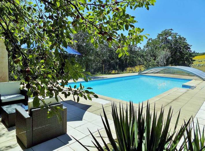 Gîte pour 4 personnes, avec piscine et jardin