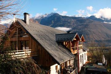 Gîte pour 17 personnes, avec jardin et vue, animaux acceptés dans Plan D Eau Des Hurtieres
