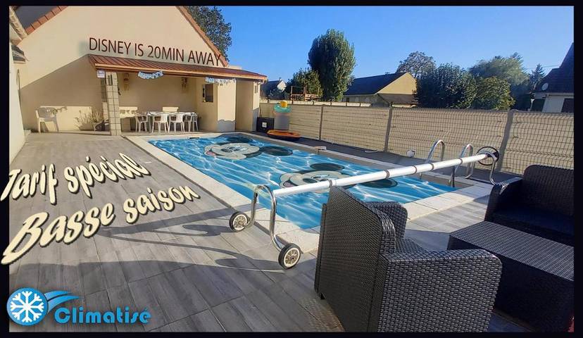 Gîte pour 4 personnes, avec piscine ainsi que jardin et vue, adapté aux familles dans Crèvecœur-en-Brie