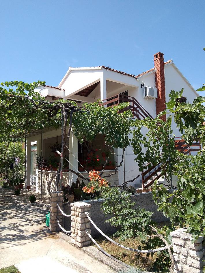 Ganze Wohnung, 2-Zimmer-Ferienwohnung mit Terrasse Kraj, Pasman -a in Ugrinici, Kraj