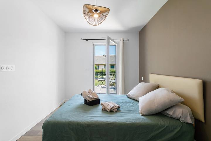 Chambre d'hôtes « Chambre Taupe » avec piscine partagée, terrasse commune et Wi-Fi in Lanvollon, Côte de Goëlo