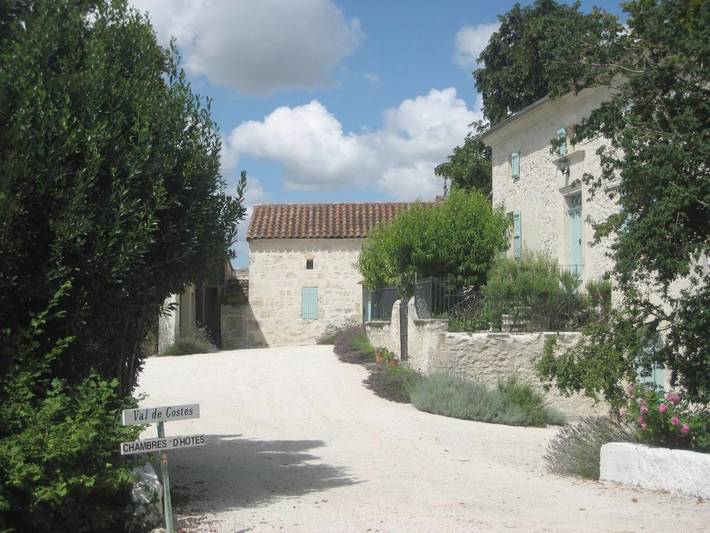 Location de vacances pour 2 personnes, avec jardin ainsi que vue et piscine à Saint-Maurin - 3