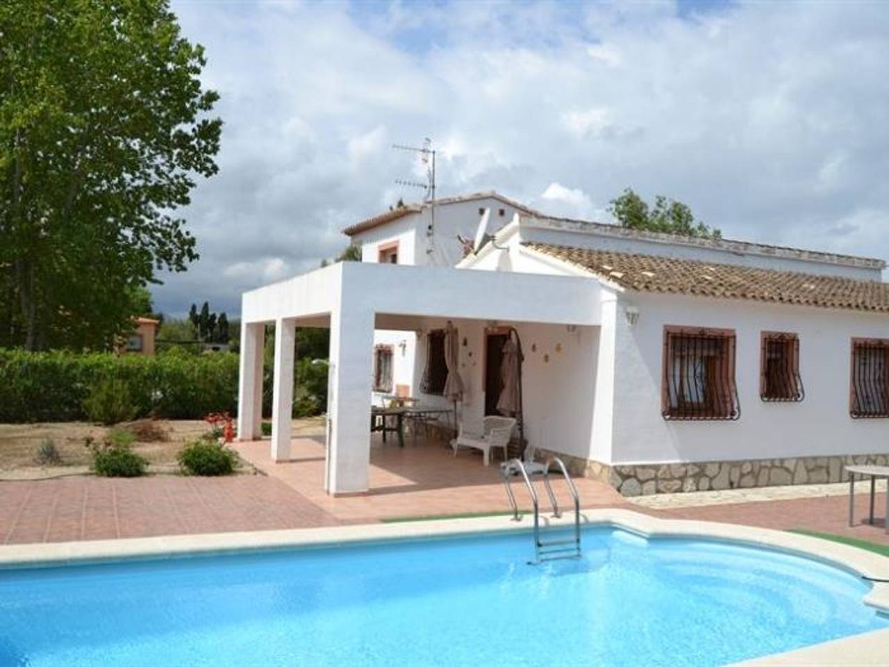 Villa espaciosa con piscina privada y Wi-Fi en Oliva in Oliva, Costa Blanca