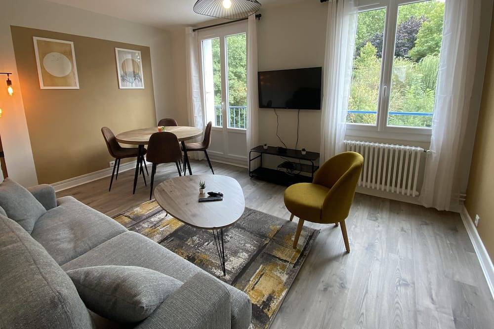 Appartement entier, Superbe logement situé en centre-ville avec parking in Troyes, Aube