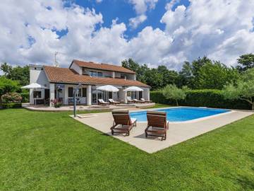 Ferienhaus für 8 Personen, mit Pool und Terrasse sowie Garten in Nova Vas