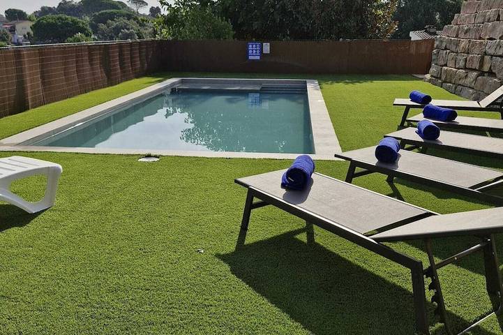 Casa rural para 8 personas, con balcón y jardín en Tordera