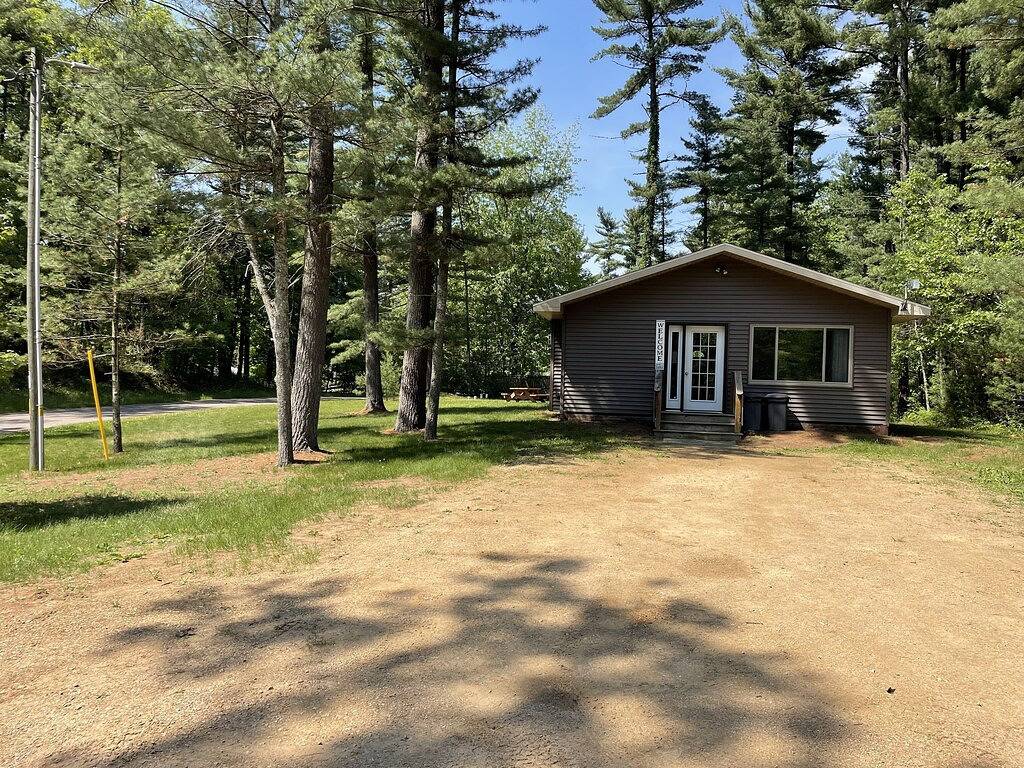 Escape to your own cabin with a private dock on the Petenwell Flowage. in Adams County (WI)