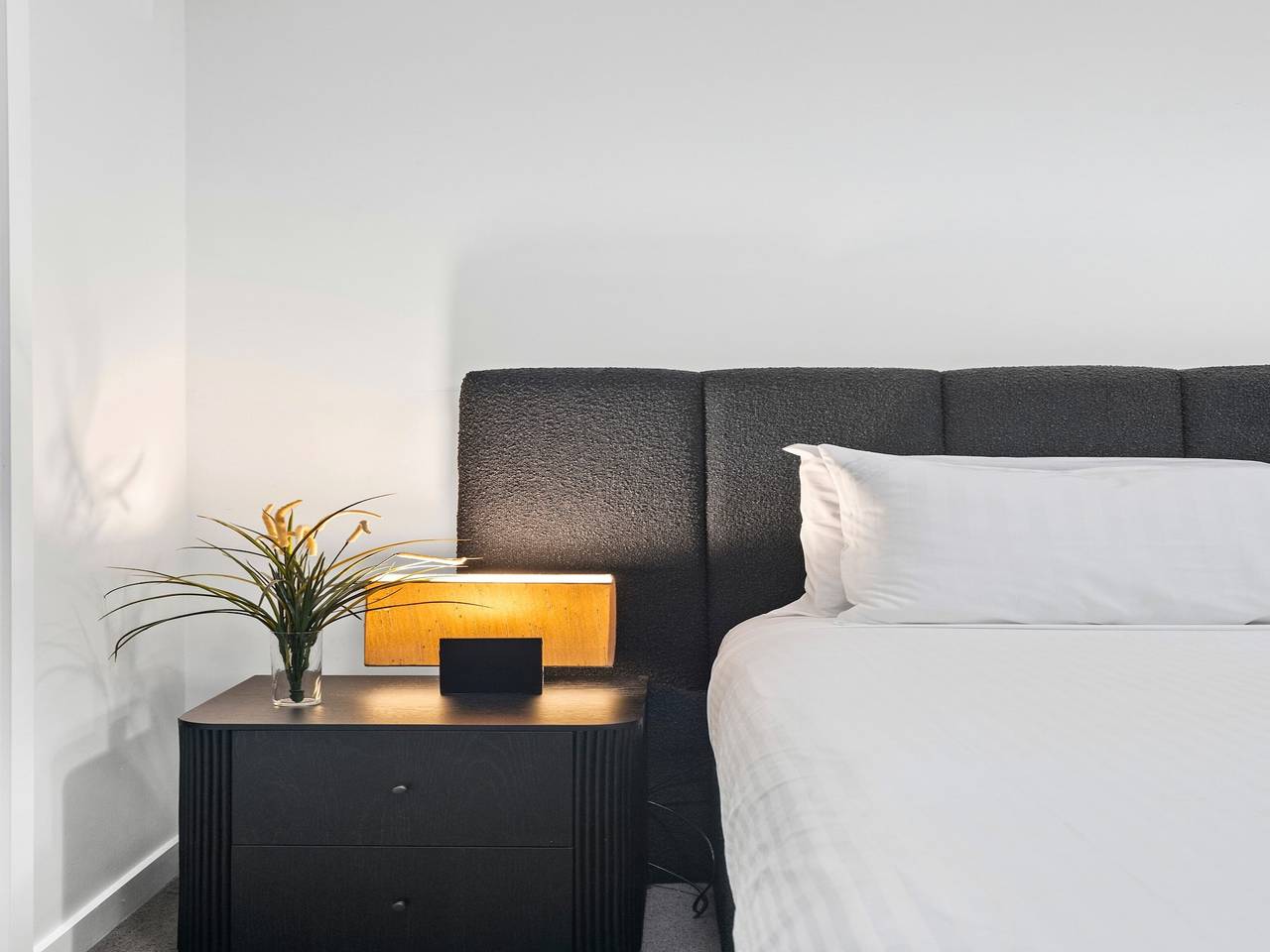 Entire apartment, Modern 1 Bed Apartment with City Views in Docklands, Melbourne