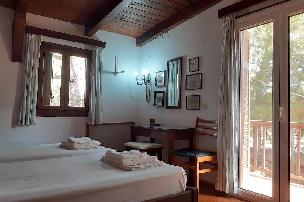 Seaside villa in Kyparissia, Peloponnese — Direct access to the beach below in Kyparissia, Golf von Kyparissia