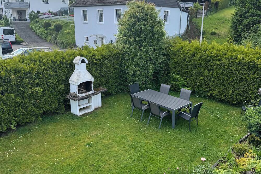 Ganze Wohnung, Ferienwohnung Sylt- Liebevoll Renovierte Zweizimmerwohnung in Meinerzhagen, Märkischer Kreis