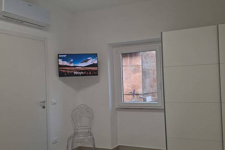 Ganze Wohnung, The Little White House: Your elegant suite in the heart of downtown Tuscania in Tuscania, Viterbo Provinz