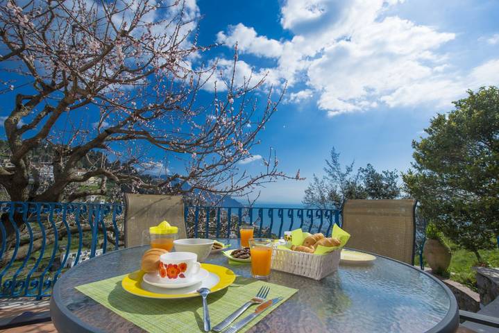 Ferienwohnung für 2 Personen, mit Balkon/Terrasse und Meerblick sowie Garten in Amalfi