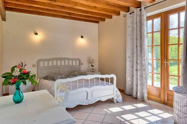 La Charmille (12 people) in Saint-Étienne-l'Allier, Bernay und Umgebung