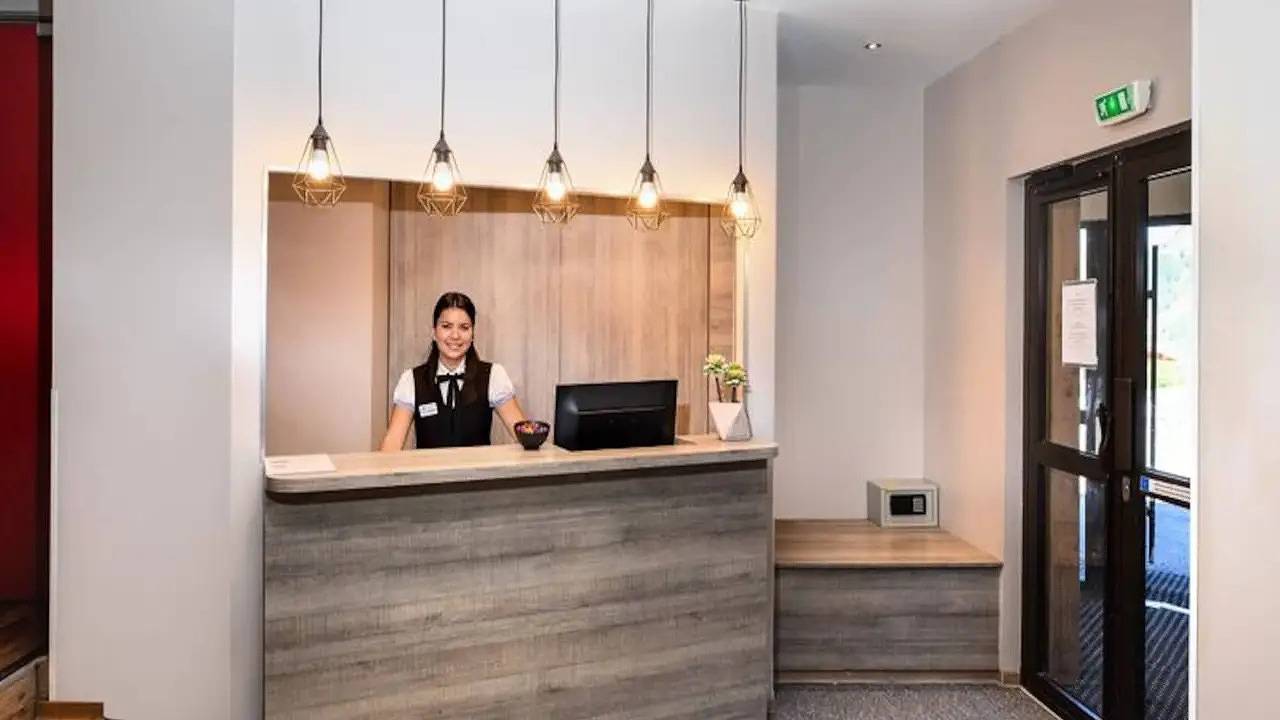 Apartamento vacacional entero, Acogedor apartamento de esquí con sauna a 400 metros de la avenida in Isola 2000, Isola