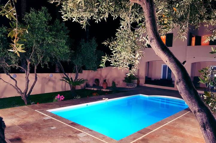 Villa pour 8 personnes, avec Jacuzzi ainsi que Terrasse et Jardin