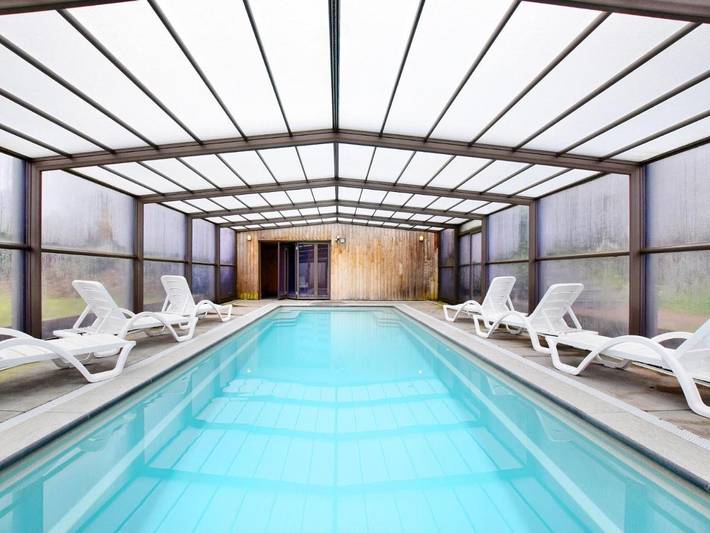 Location de vacances pour 14 personnes, avec terrasse et piscine ainsi que jardin et sauna dans Petite Somme