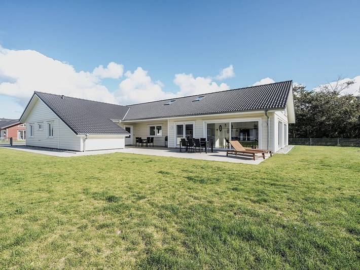 Ferienhaus für 13 Personen, mit Terrasse und Garten sowie Sauna in Dagebüll