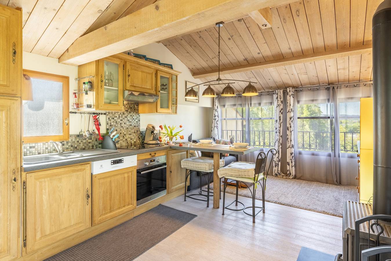 Appartement entier, Appartement 'Le Nid Biscornu' avec piscine partagée, Wi-Fi et climatisation in Saint-Rémy-de-Provence, Région d'Arles