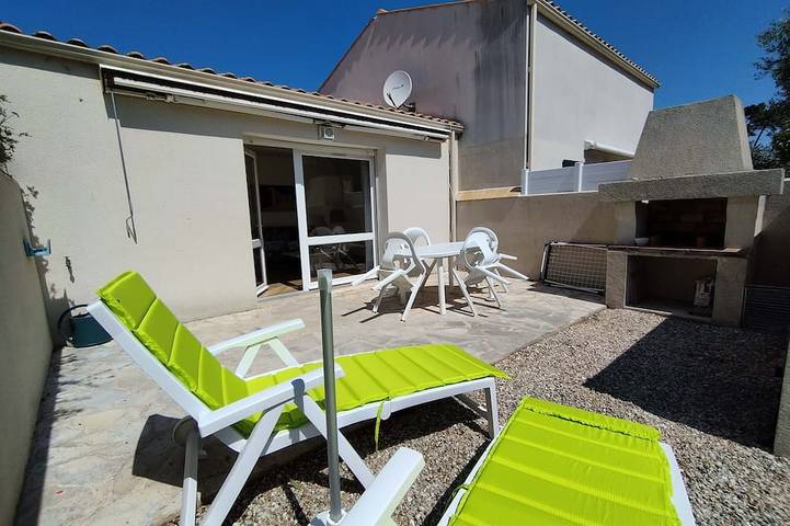 Location de vacances pour 4 personnes, avec piscine dans Plage des Huttes