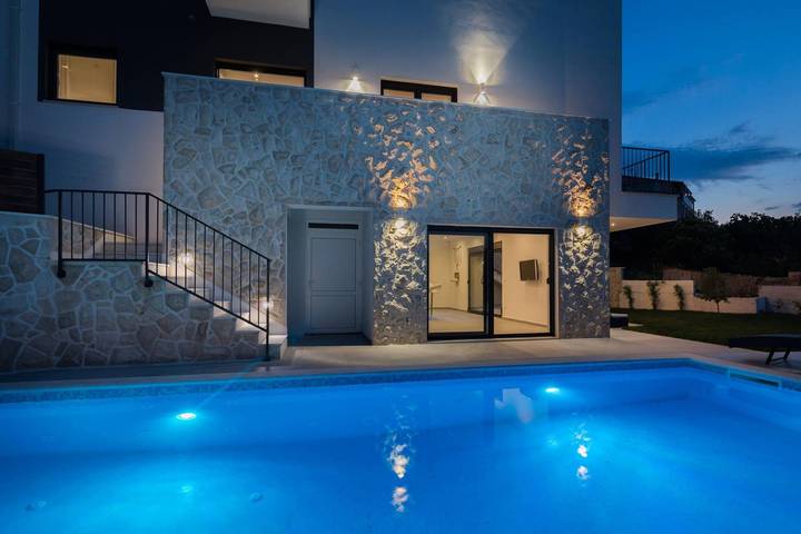 Villa pour 10 personnes, avec jardin, adapté aux familles à Trogir - 3