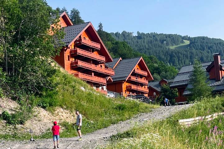 Hel lejlighed, Apartment Aster 203 in Valloire – Mountain View, Pool & South-Facing Balcony in Valloire, Saint-Jean-de-Maurienne region
