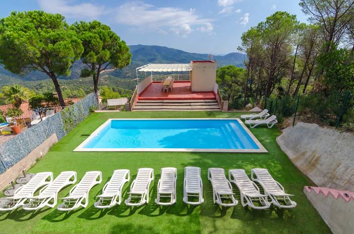 Casa rural para 12 personas, con jardín, Se admiten mascotas en Lloret de Mar