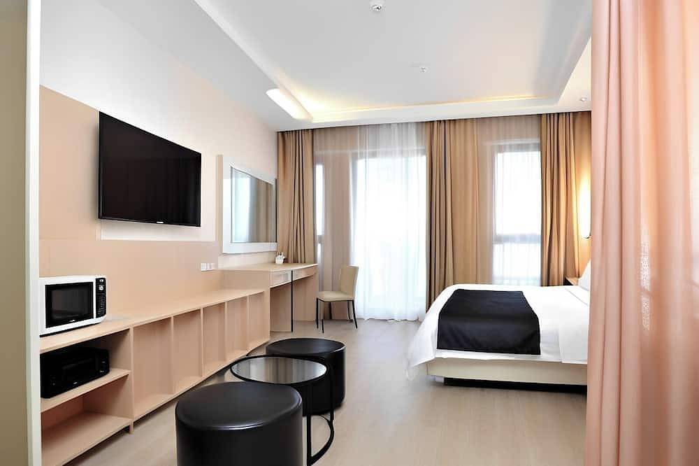 Entire apartment, Spacious 8-bedroom apartment with Wifi, Ac in charming Istanbul in Fatih, Istanbul