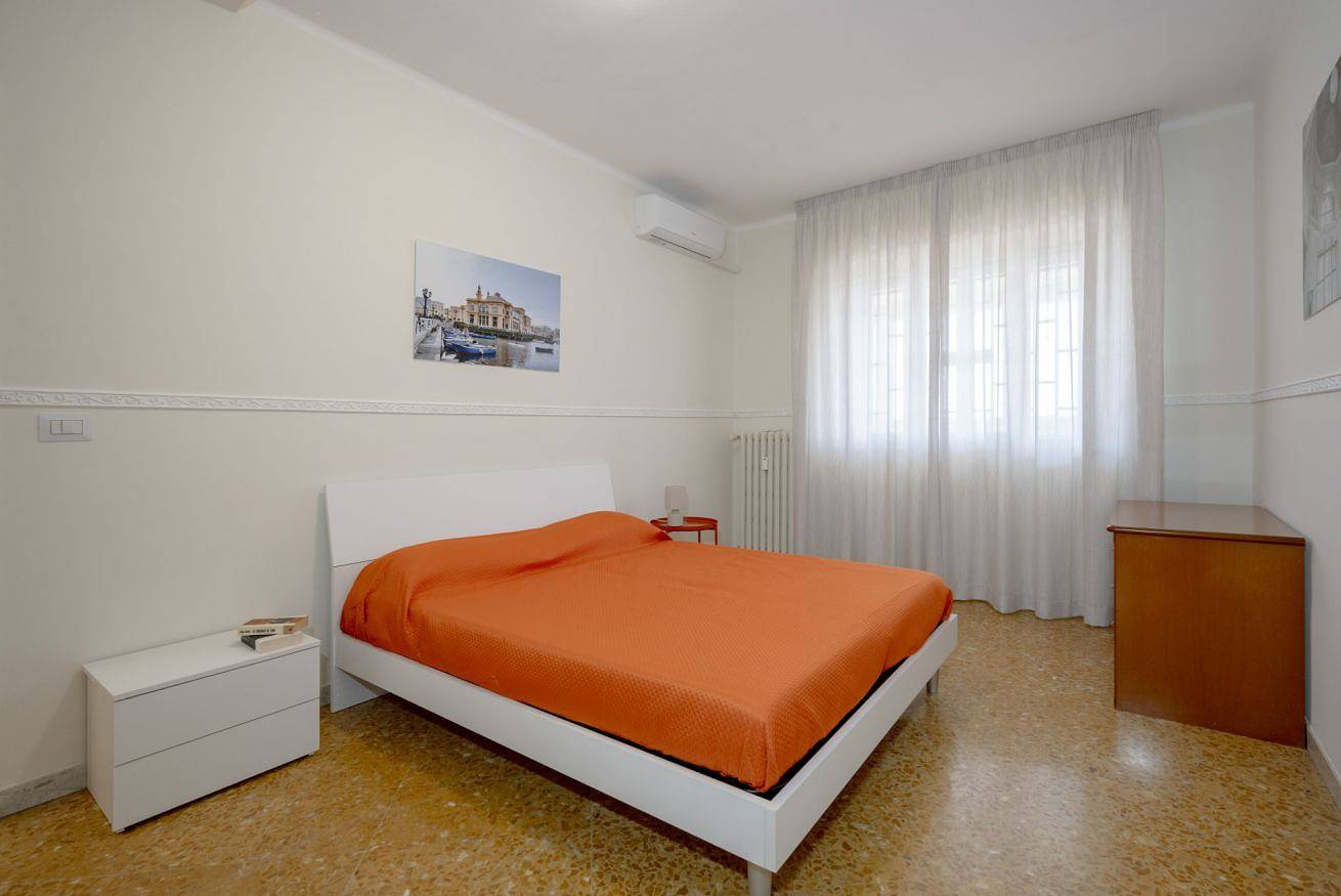 Appartement entier, Appartement de vacances pour 6 personnes avec balcon/terrasse in Bari, Province de Bari