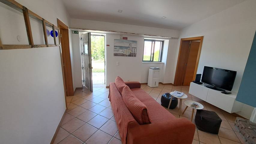 Geheel appartement, Appartement 'Caramujeira Country House, Marinha' met privétuin, balkon en wifi in Faro District