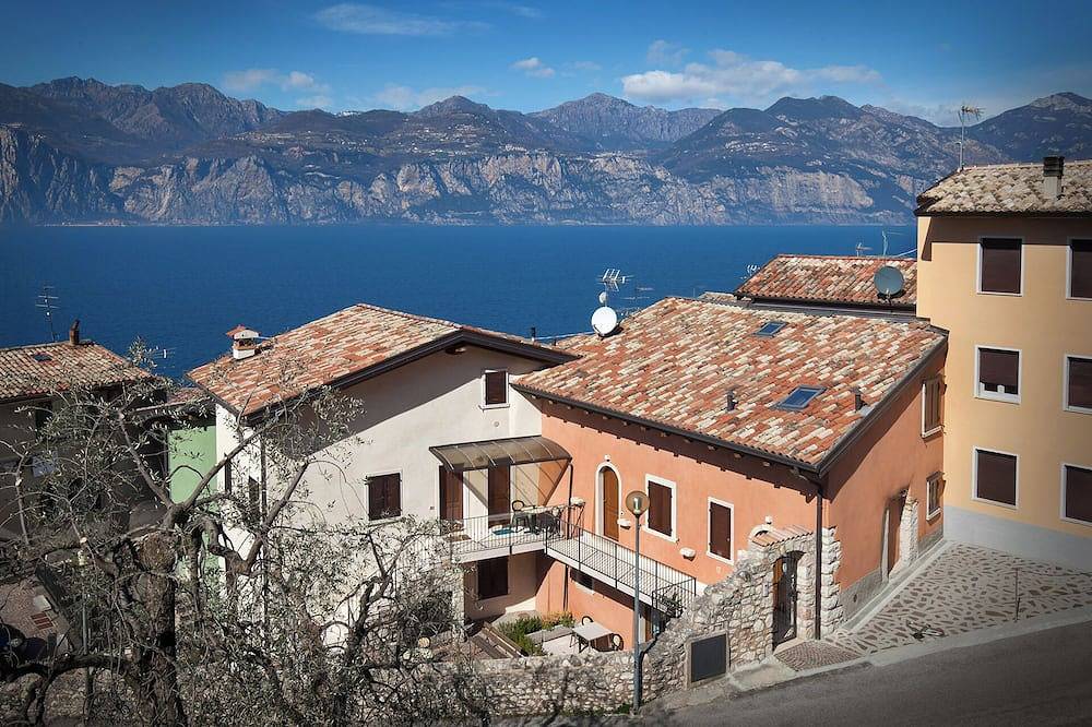 Ganze Wohnung, Casa Bacio-Apartment im historischen Zentrum von Cassone in Cassone di Malcesine, Malcesine