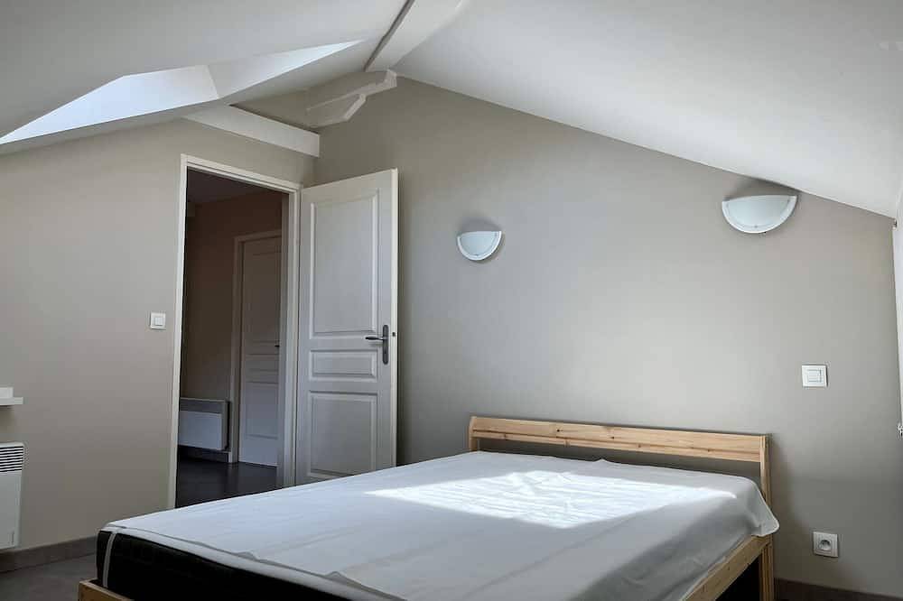 Entire apartment, Cozy 3rd-Floor T3 Next to Border - Modern, Spacious, Close to Shops & Beach in Urrugne, Bayonne region