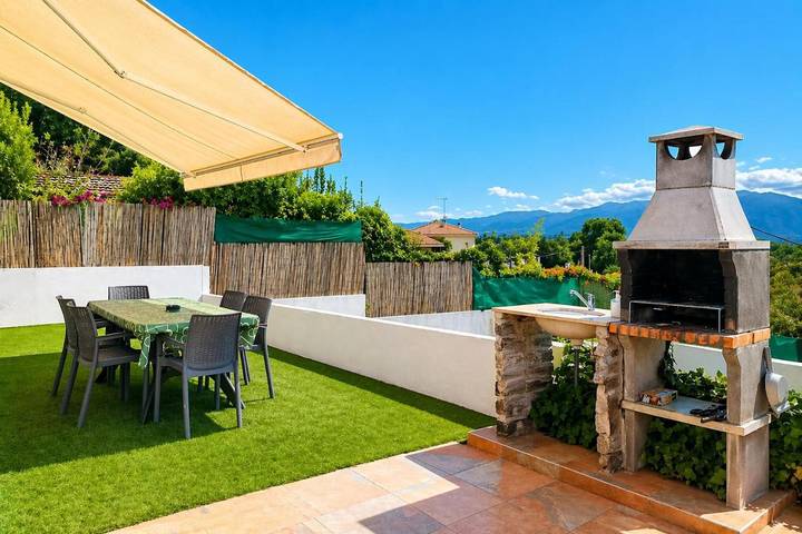 Location de vacances pour 6 personnes, avec vue ainsi que piscine et jardin, animaux acceptés dans San Celoni