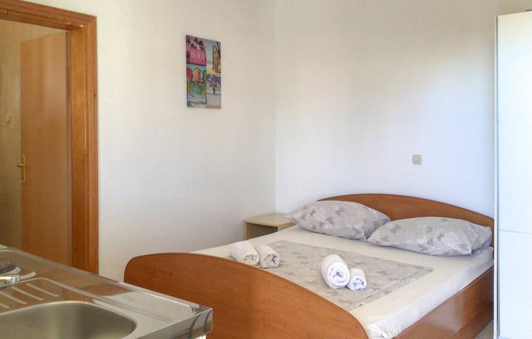 Appartement de vacances entier, Charmant appartement avec piscine et terrasse, à 1,5 km de la plage de Pod Vruljom in Pakoštane, Région de Zadar