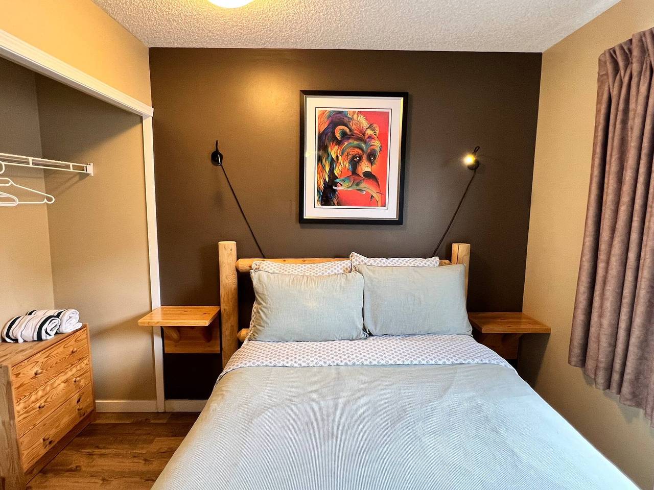 Ganze Wohnung, Mountain View 3-Zimmer-Loft, zu Fuß zum Dt, Kingsize-Kamin in Canmore, Banff-Nationalpark