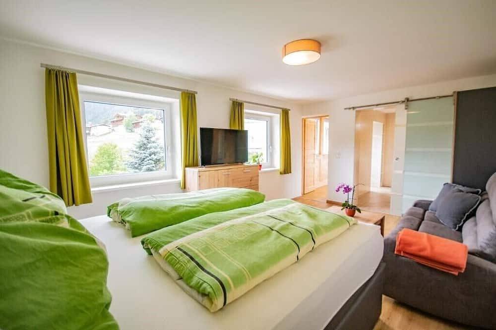 Ganze Wohnung, Fewo Cafe Max 2 mit Balkon 55 m2 in Stubaier Alpen, Trins