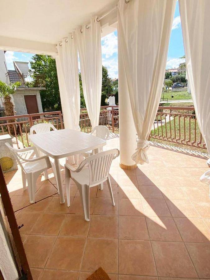 Ferienwohnung für 4 Personen, mit Terrasse in Funtana