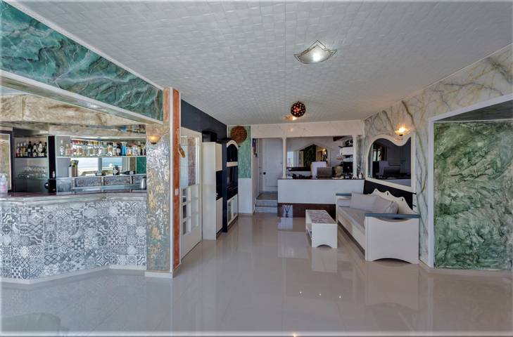 Vakantiewoning voor 5 personen, with uitzicht op zee and uitzicht as well as tuin in Koutouloufari
