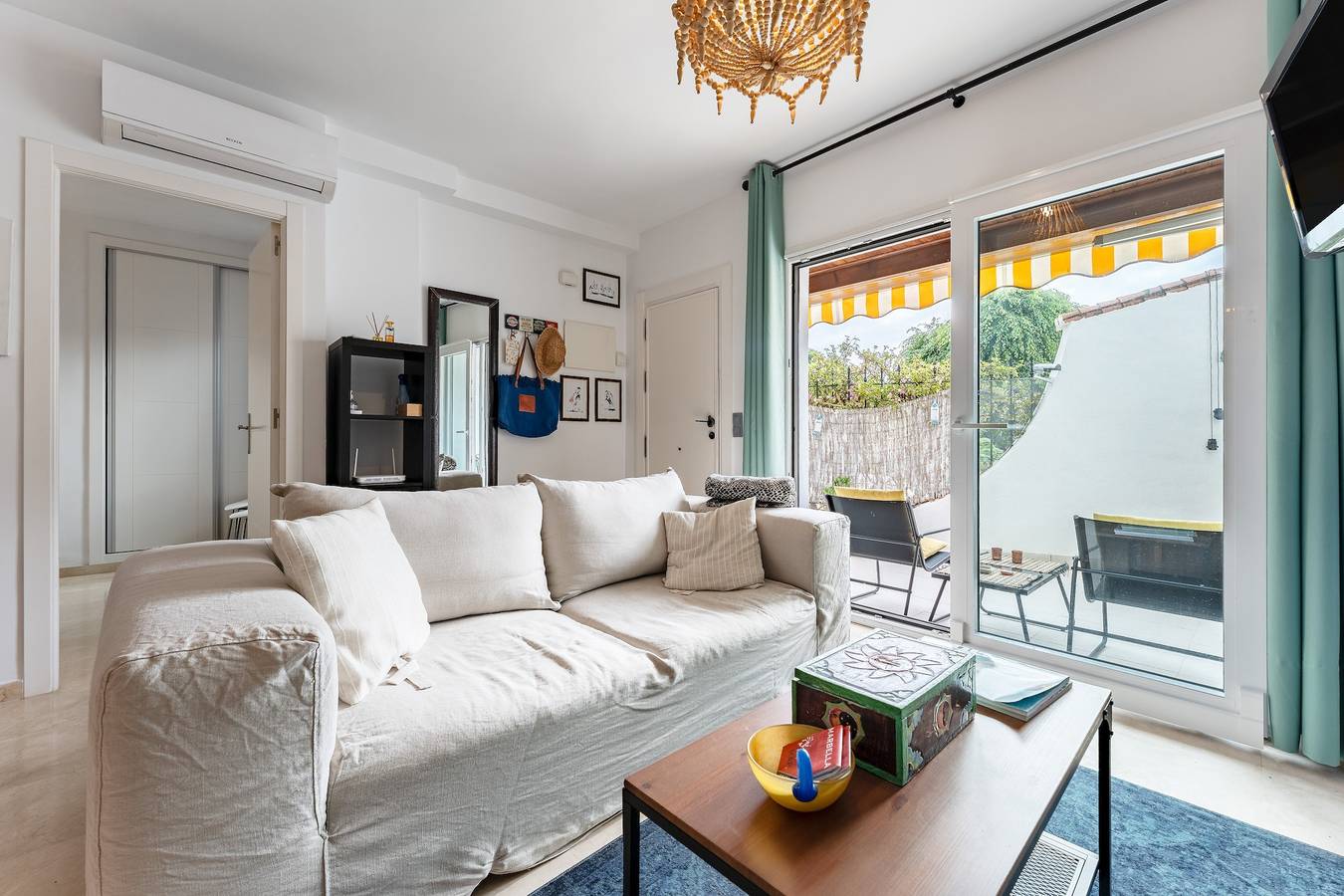 Entire apartment, Apartment 'Mi Patio, Port Of Cabopino' with Shared Pool, Wi-Fi and Air Conditioning in Playa Cabopino, Marbella