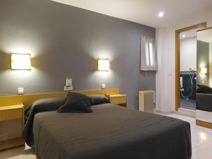 Gîte pour 4 personnes, avec terrasse à Anglès