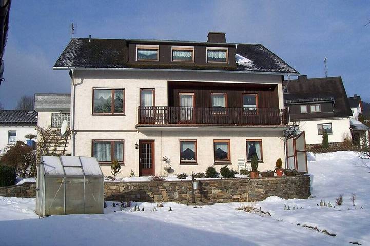 Ferienwohnung für 2 Personen, mit Terrasse und Garten in Hallenberg