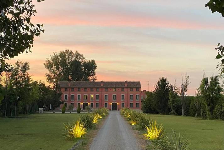 Hotel per 2 persone, con giardino e piscina nonché panorama in Provincia di Reggio Emilia