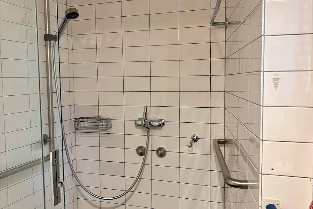 New Bed&Breakfast in Küsnacht! Quiet, green & cozy - 20min to the city centre in Küsnacht, Kanton Zürich