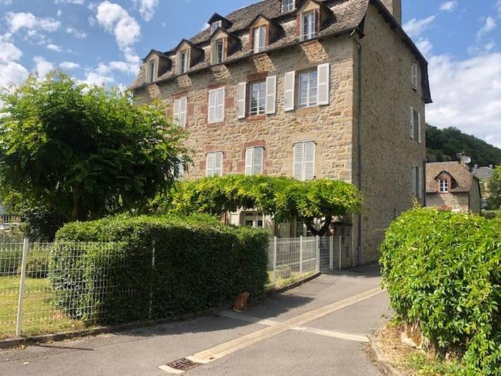 Gîte pour 6 personnes, avec Terrasse ainsi que Jardin et Vue à La Canourgue