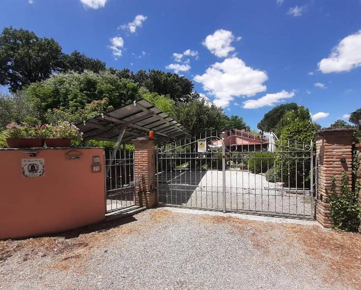 Agriturismo per 4 persone, con Idromassaggio e Terrazza nonché Giardino e Panorama a Bucine