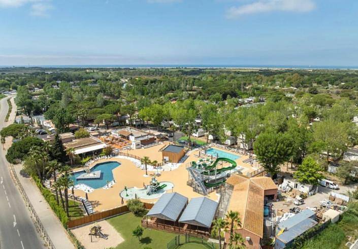 Camping pour 4 personnes, avec piscine ainsi que terrasse et bassin pour enfant, animaux acceptés dans Plage de l'Espiguette - 2