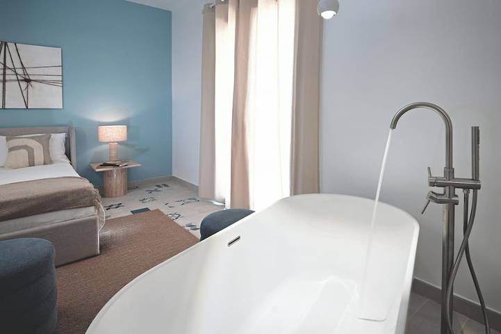 Ferienwohnung für 2 Personen, mit Balkon und Pool sowie Garten
